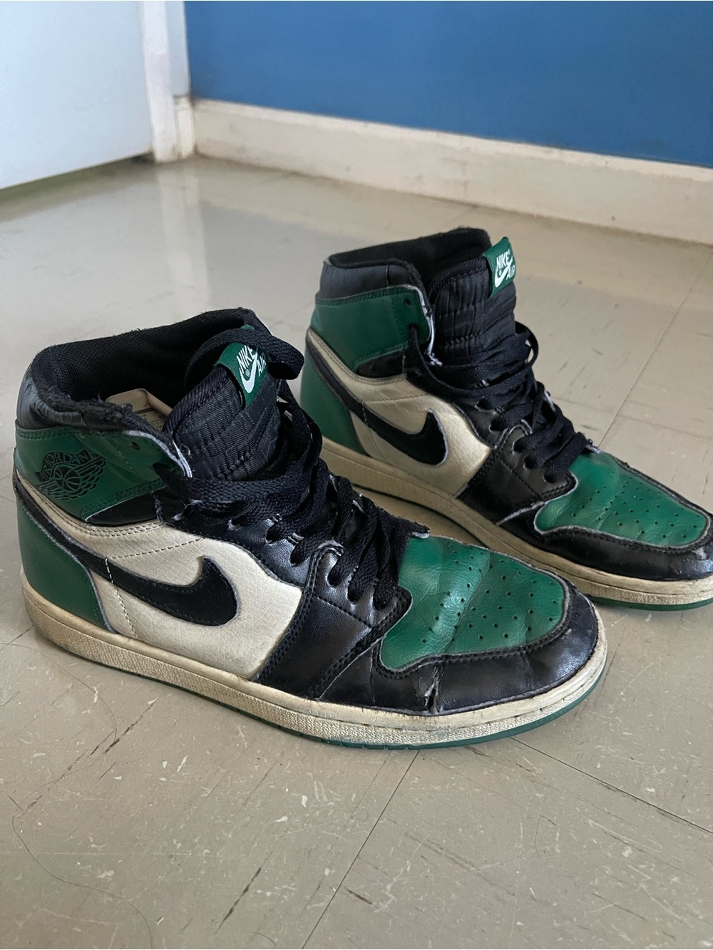 Jordan 1 Men green tree Size 8.5